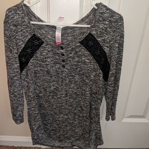 Grey and black quarter sleeved shirt